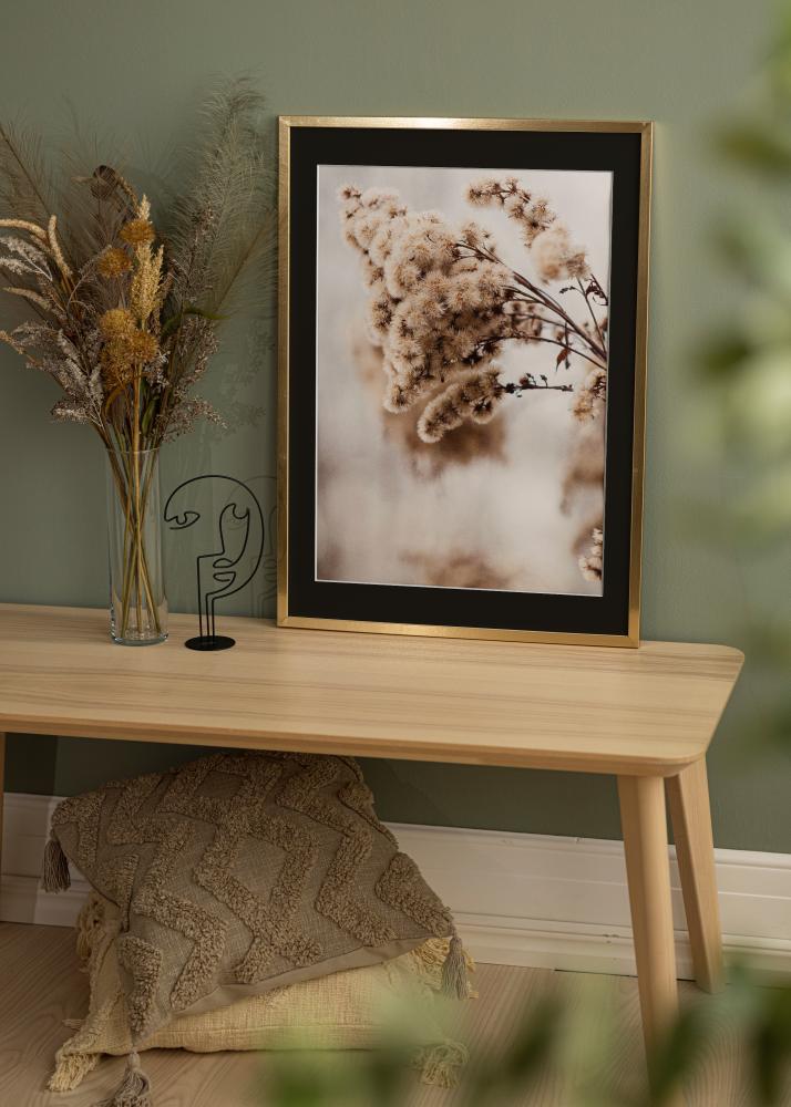 Marco Trendy Dorado 20x25 cm - Paspartú Negro 14x18 cm