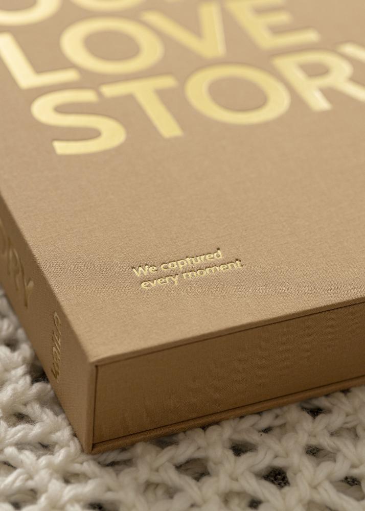 KAILA OUR LOVE STORY Manilla - Coffee Table Photo Album (60 Svarta Sidor)