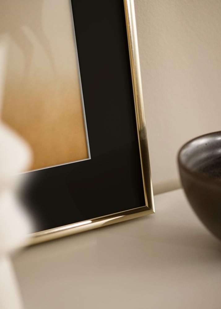 Marco Aluminio Acabado brillante Dorado 70x100 cm - Paspartú Negro 62x85 cm