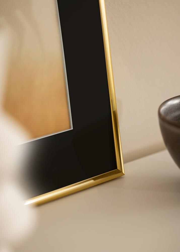 Marco Victoria Dorado 30x40 cm - Paspartú Negro 20x28 cm