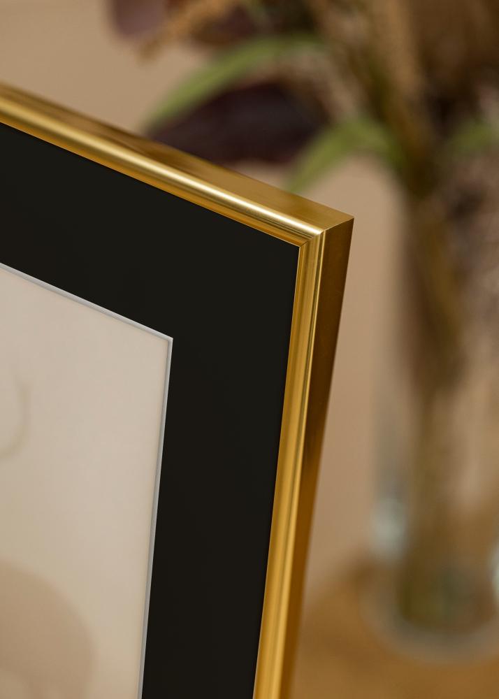 Marco Victoria Dorado 30x40 cm - Paspartú Negro 20x28 cm
