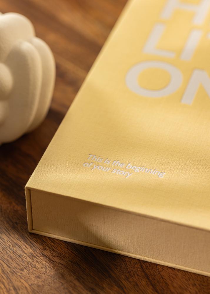 KAILA HI LITTLE ONE Yellow - Coffee Table Photo Álbum (60 Negro Páginas)