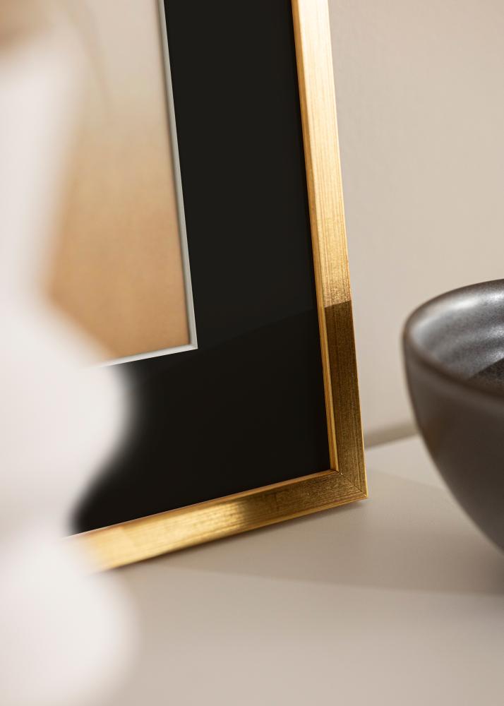 Marco Edsbyn Dorado 30x40 cm - Paspartú Negro 8x12 inches